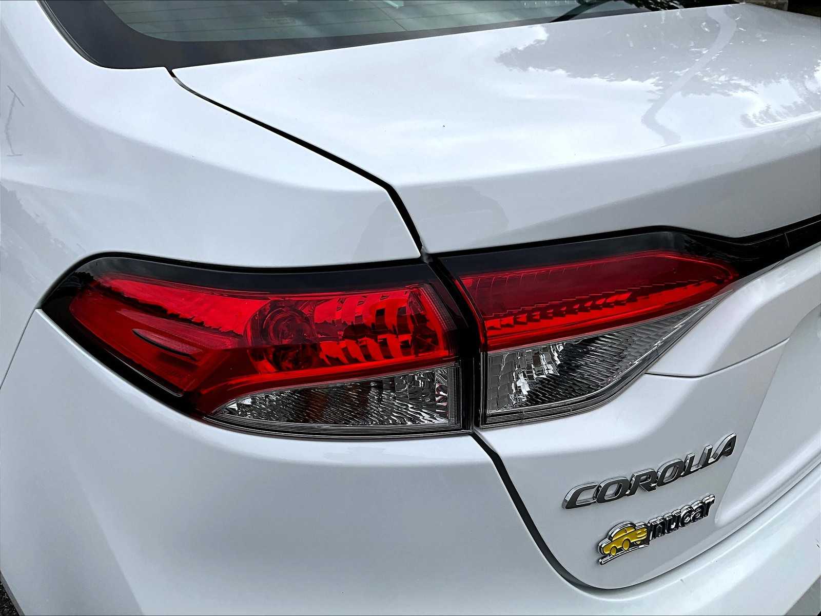 2023 Toyota Corolla LE photo 32