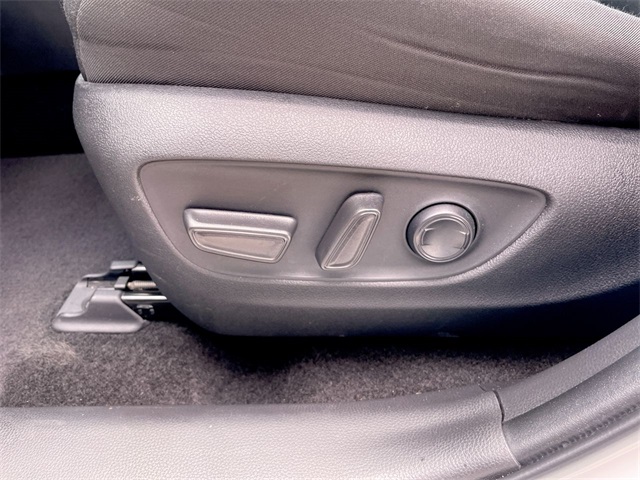 2024 Toyota RAV4 XLE photo 4