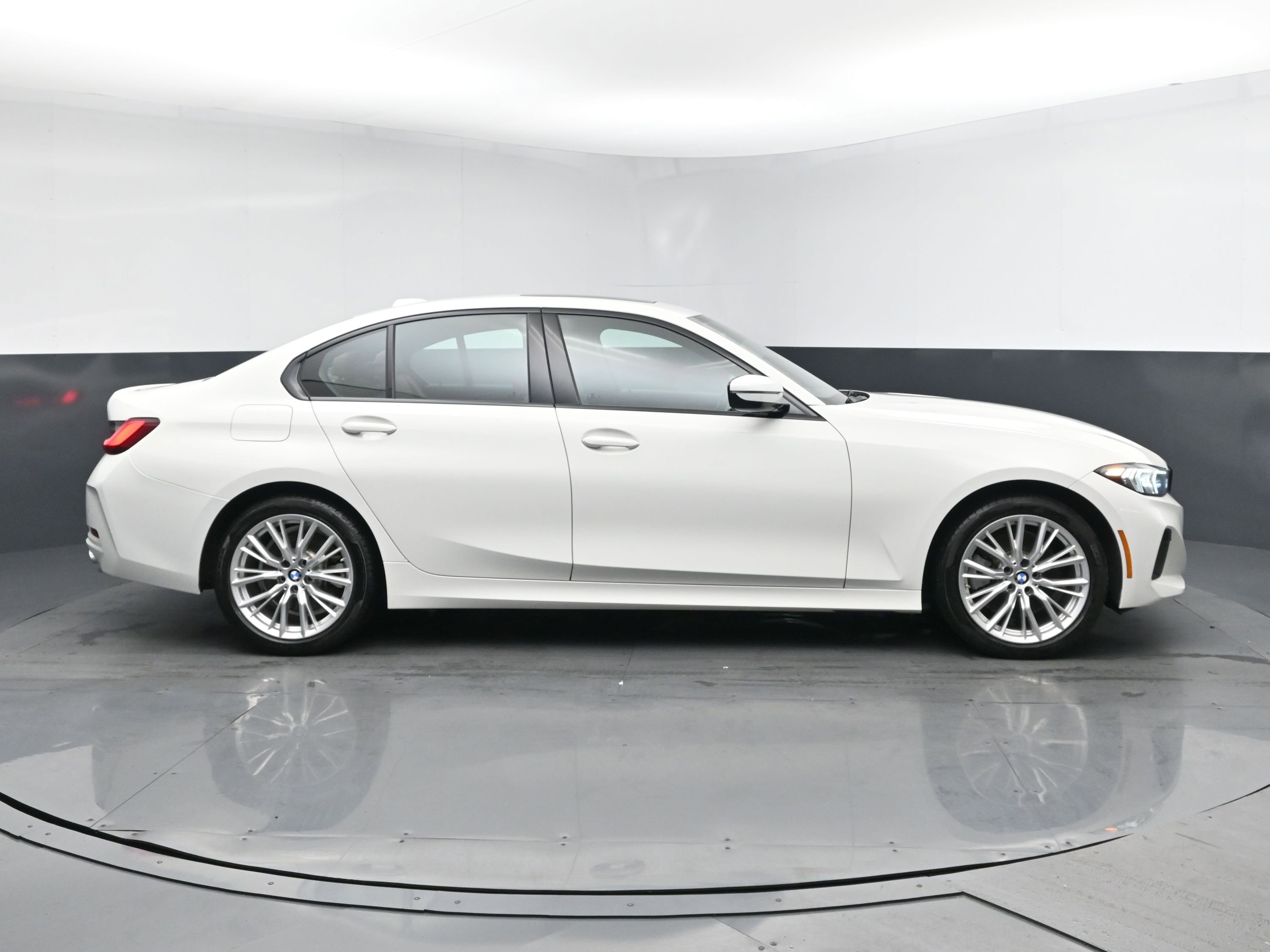 2023 Bmw 330i xDrive photo 3