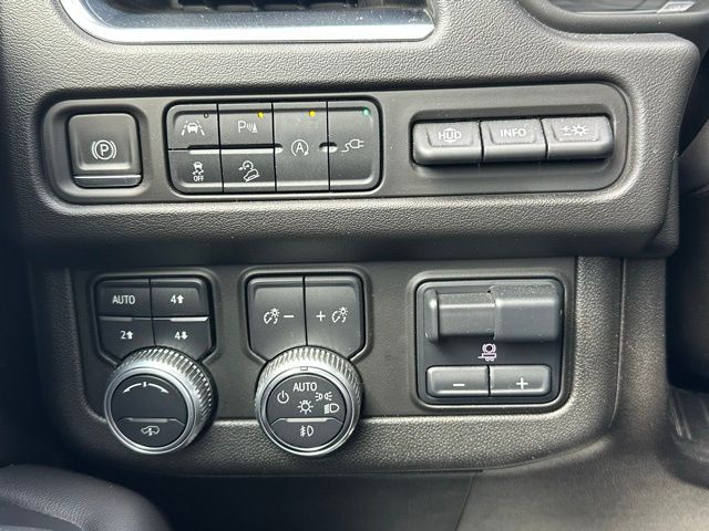 2021 Gmc Yukon AT4 photo 17