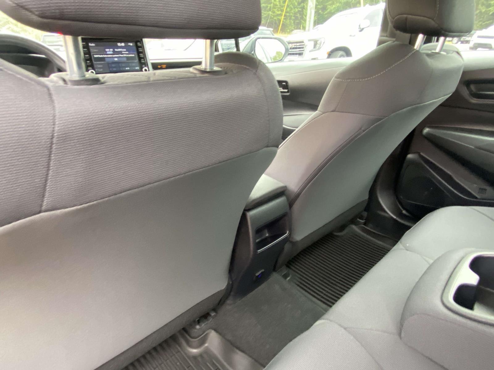 2022 Toyota Corolla LE photo 3