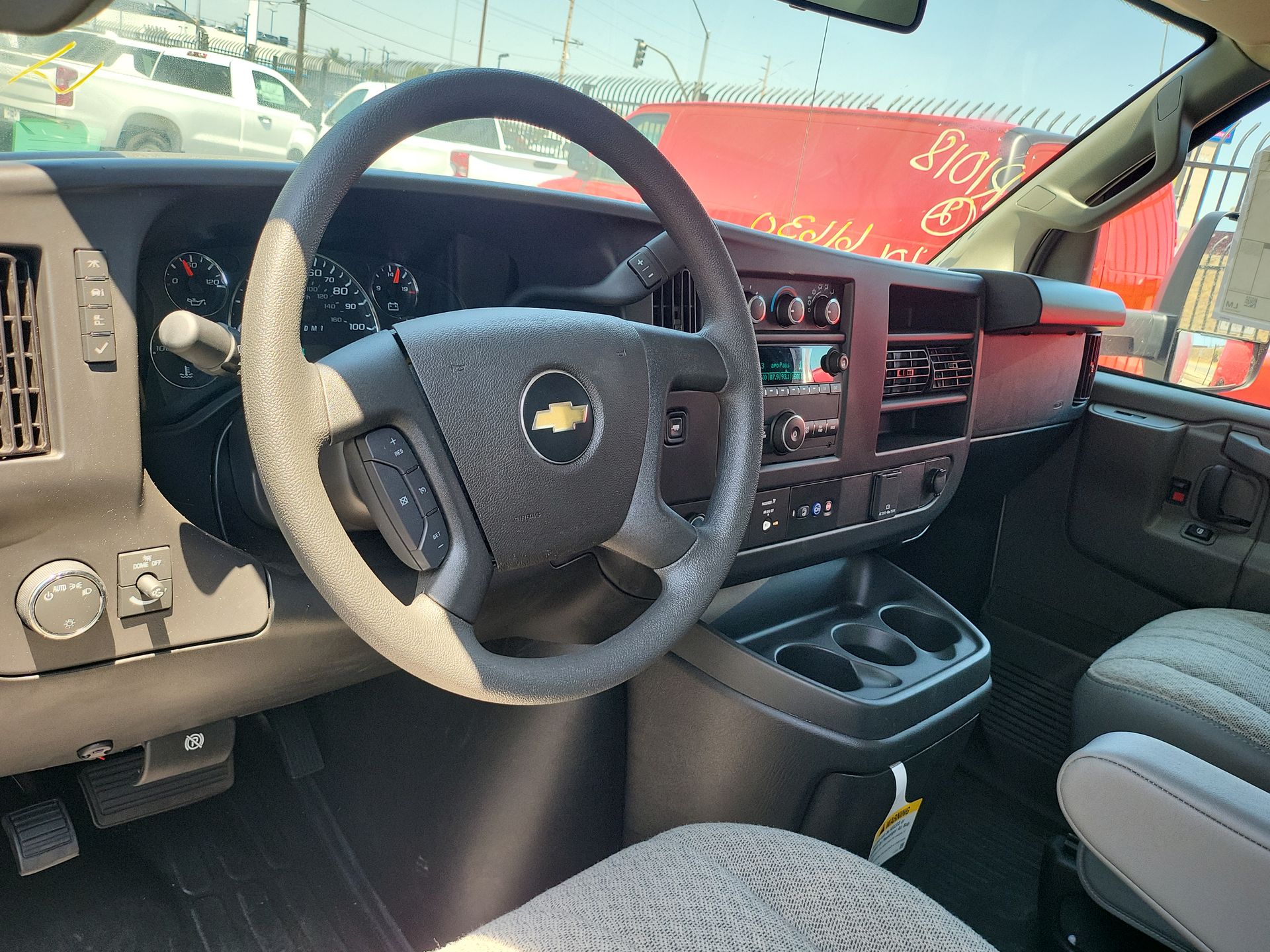 2024 Chevrolet Express Cutaway 3500 photo 2