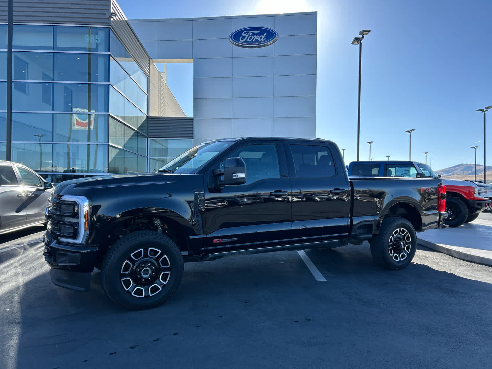 2025 Ford F-350 Super Duty Platinum's photo