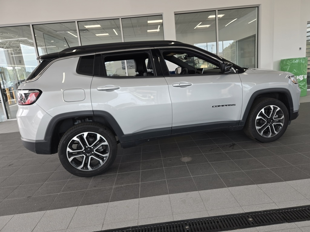 2024 Jeep Compass Limited photo 9