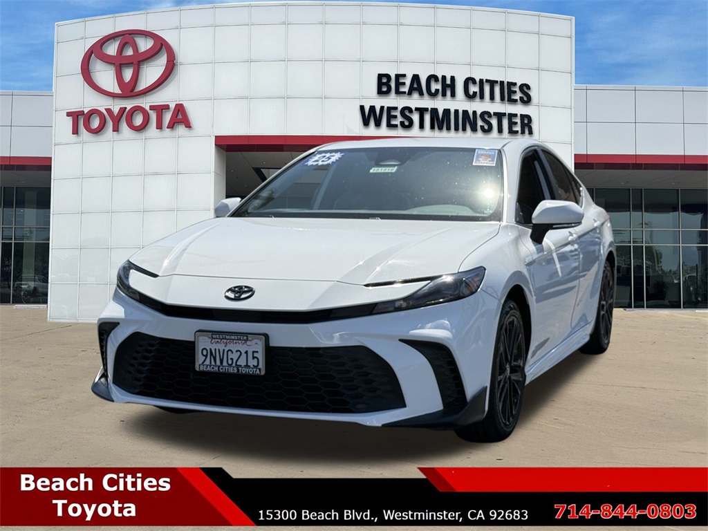 2025 Toyota Camry SE photo 3