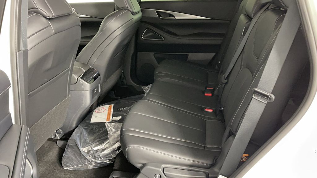 New 2025 White INFINITI LUXE image 13