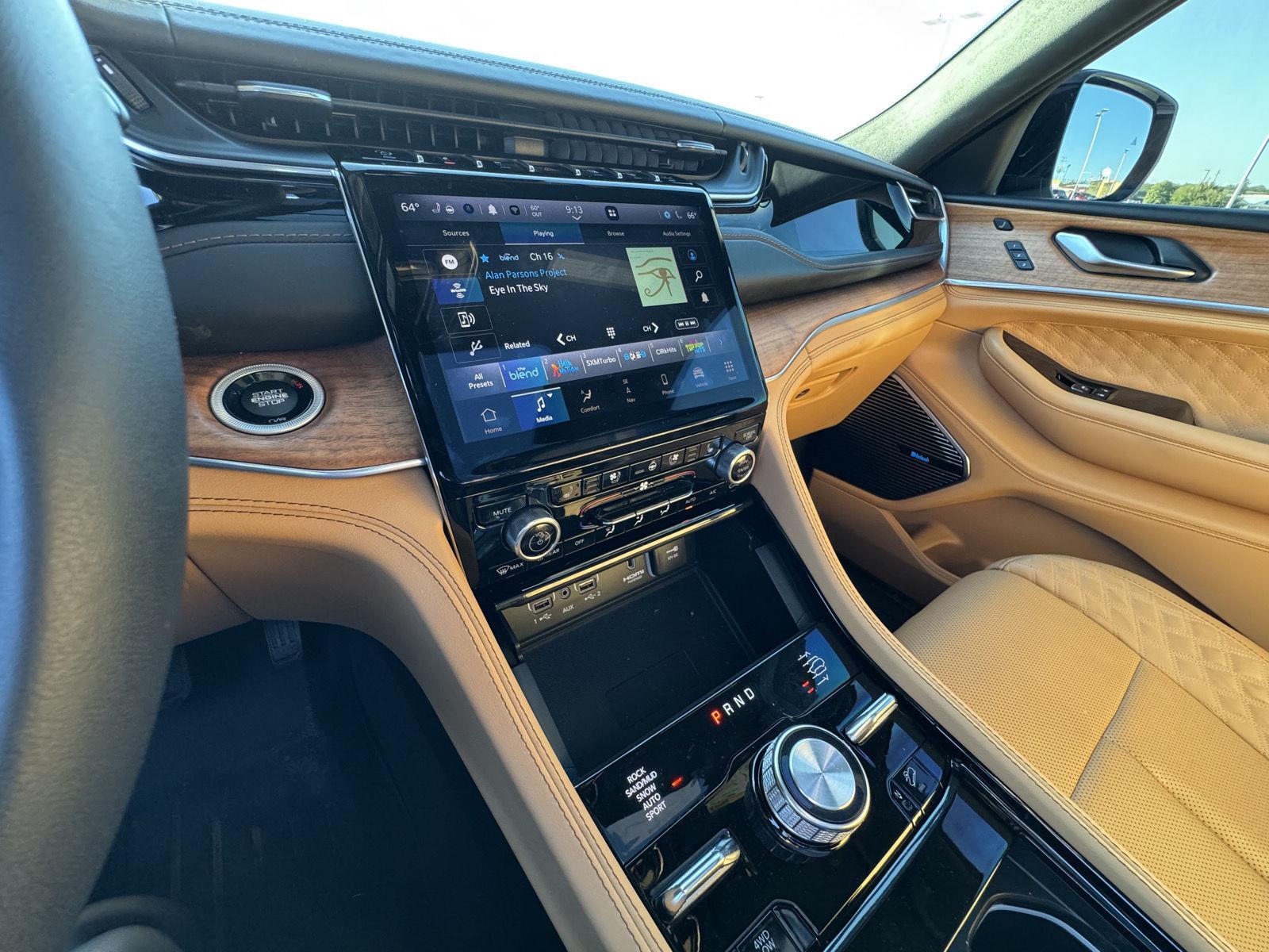 2023 Jeep Grand Cherokee L Summit Reserve photo 7