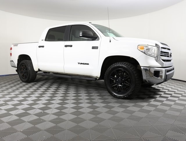 2017 Toyota Tundra SR5 photo 3