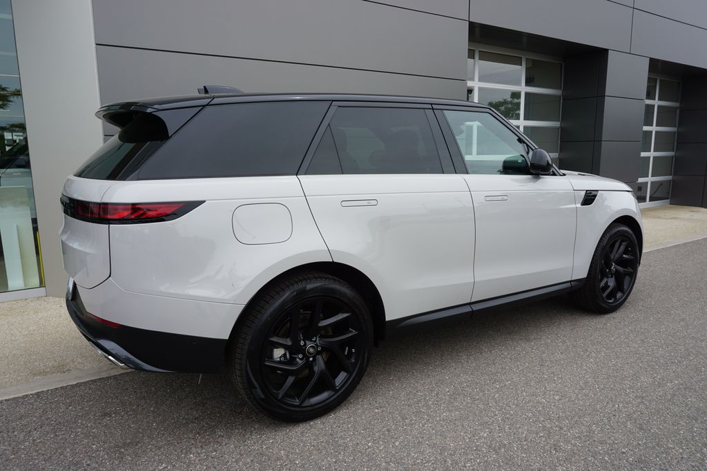 2025 Land Rover Range Rover Sport SE photo 4