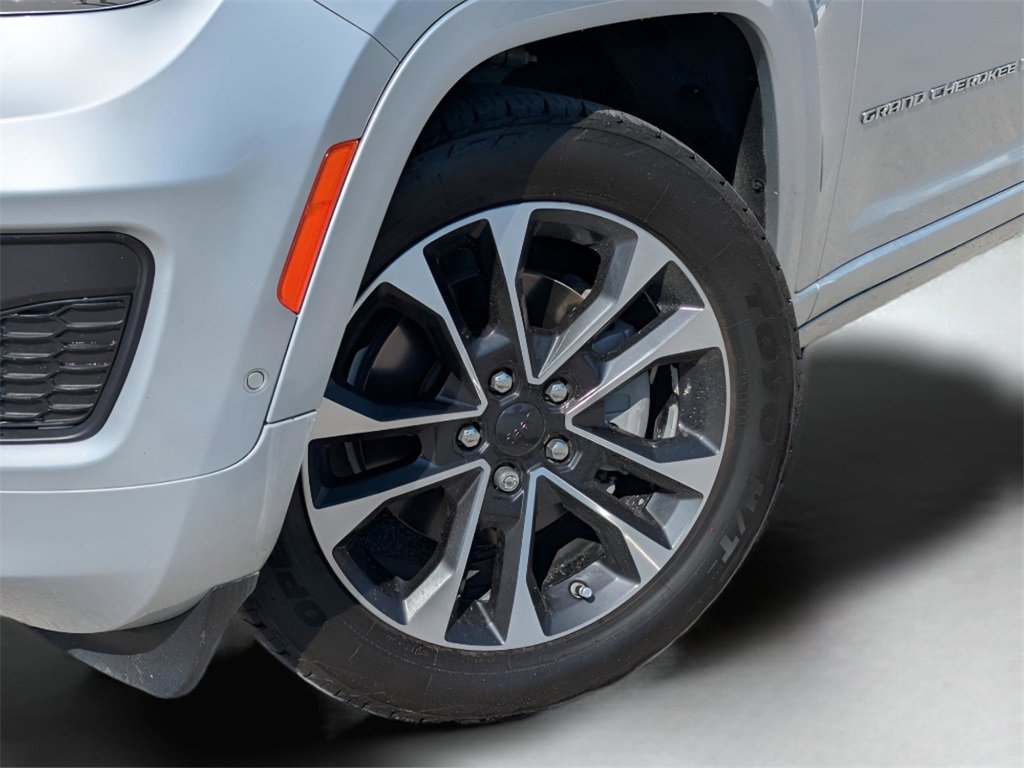 2021 Jeep Grand Cherokee Overland photo 2