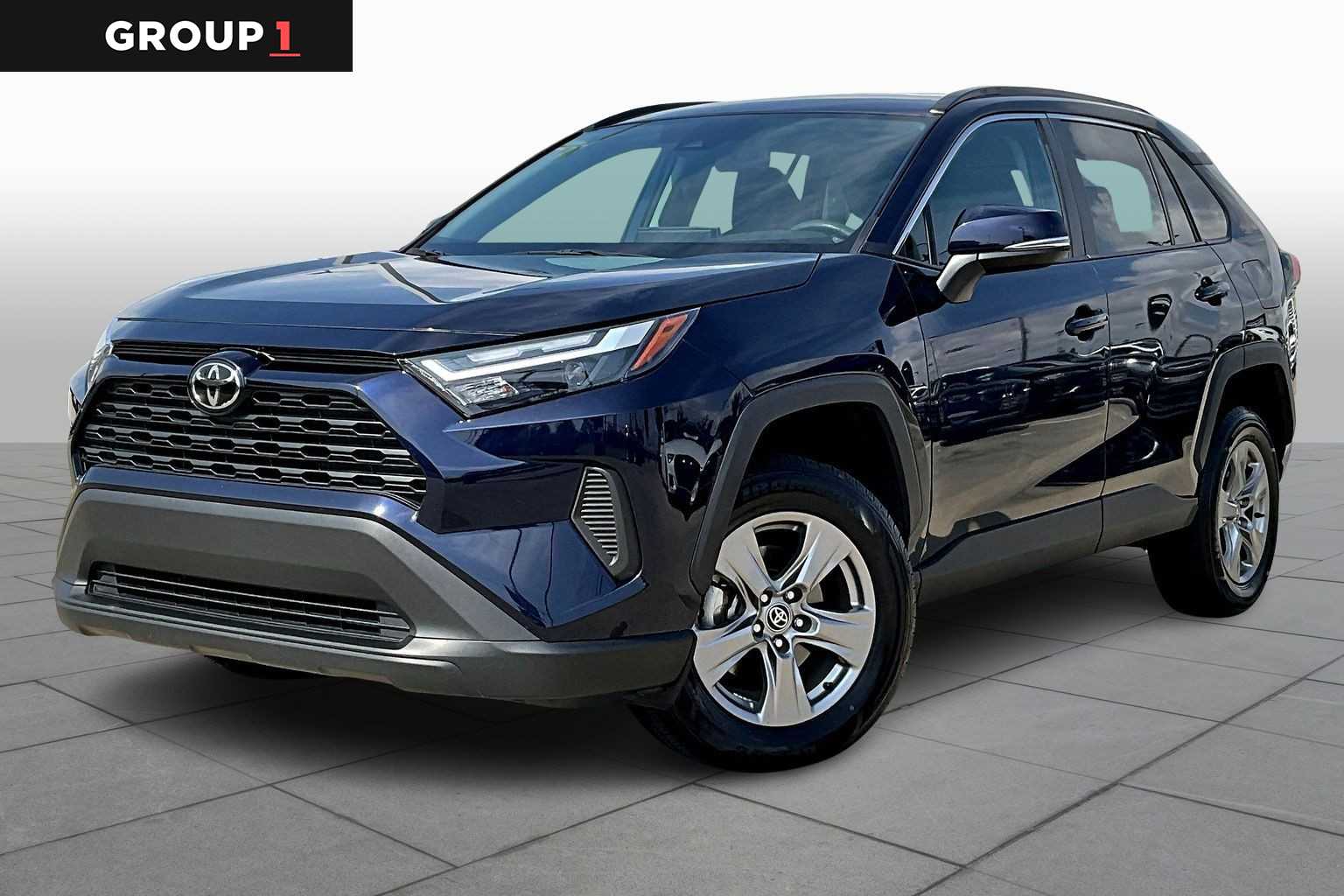 2024 Toyota RAV4 XLE's photo