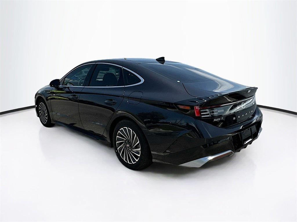 2025 Hyundai Sonata Hybrid Limited photo 3