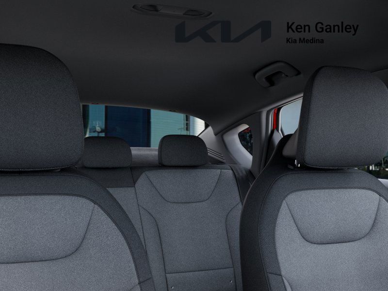 2025 Kia K4 LXS photo 24