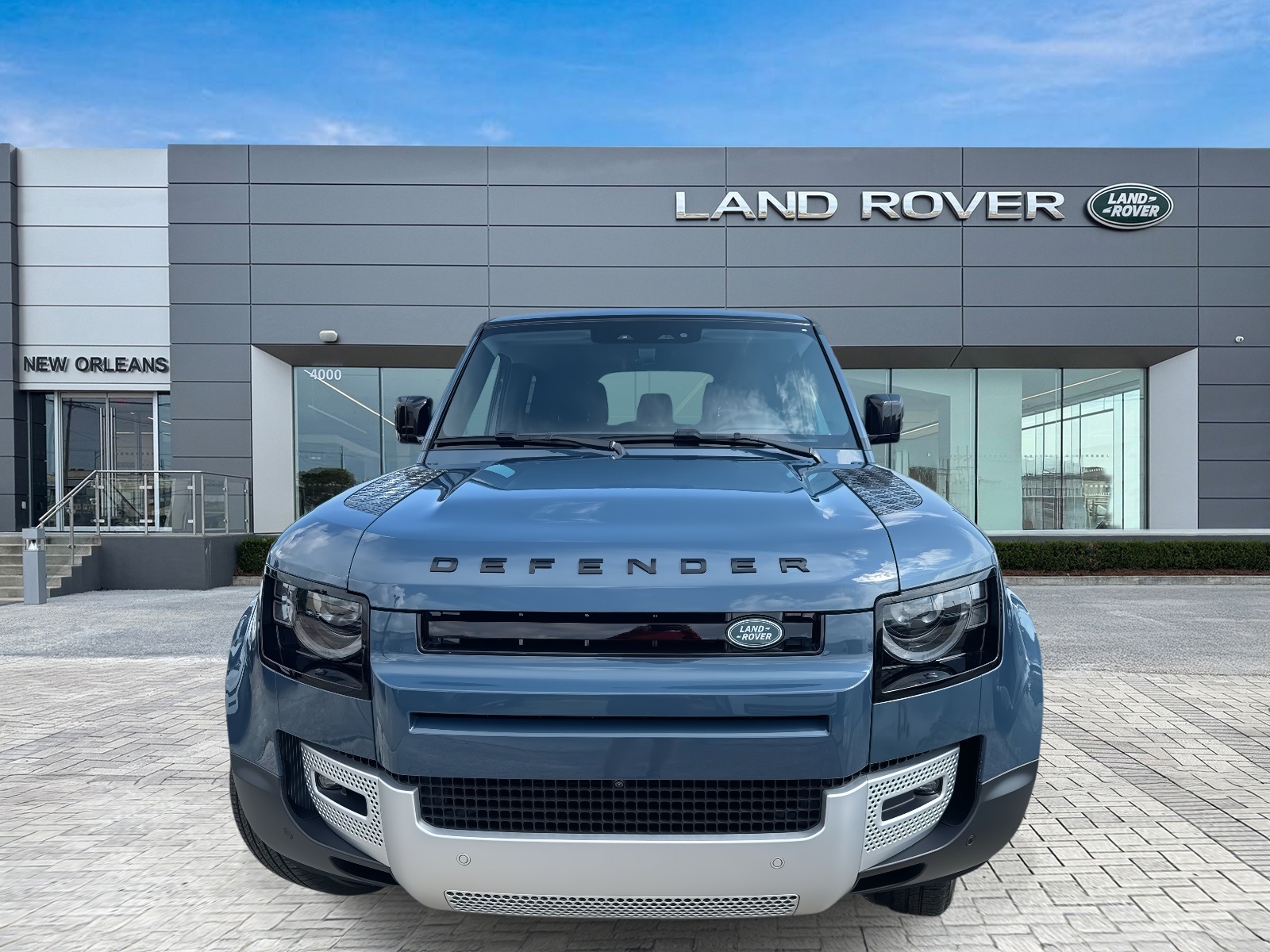 2025 Land Rover Defender 110 S photo 4