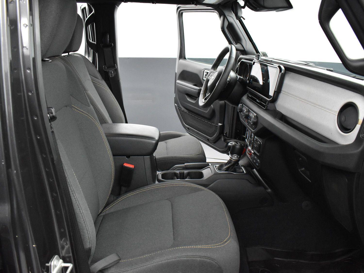 2024 Jeep Wrangler Willys photo 29