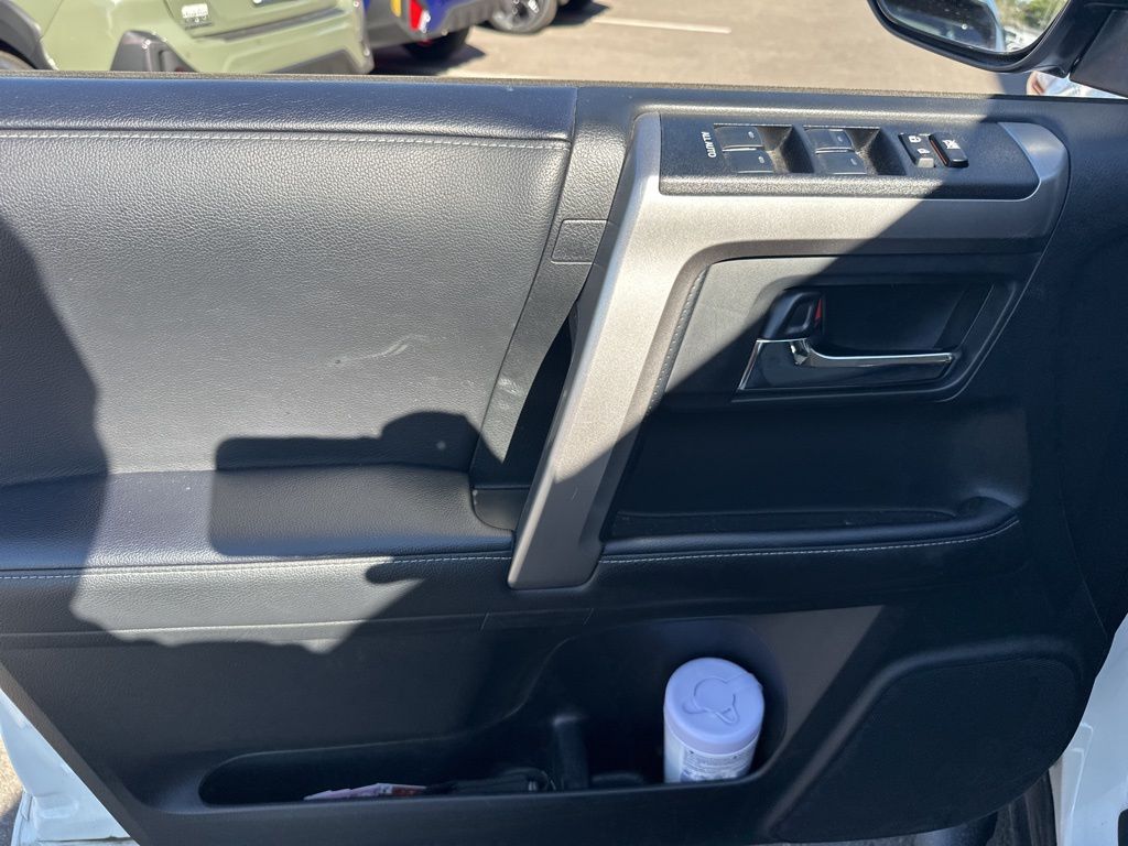 2020 Toyota 4Runner SR5 Premium photo 15