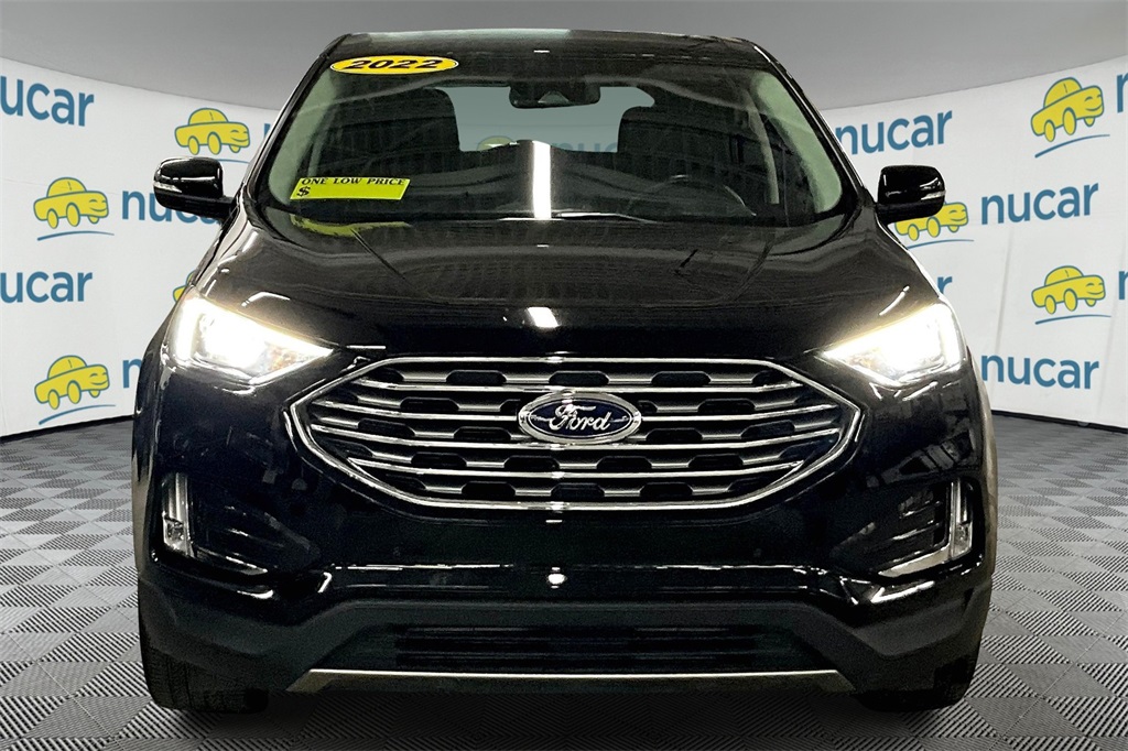 2022 Ford Edge Titanium photo 2