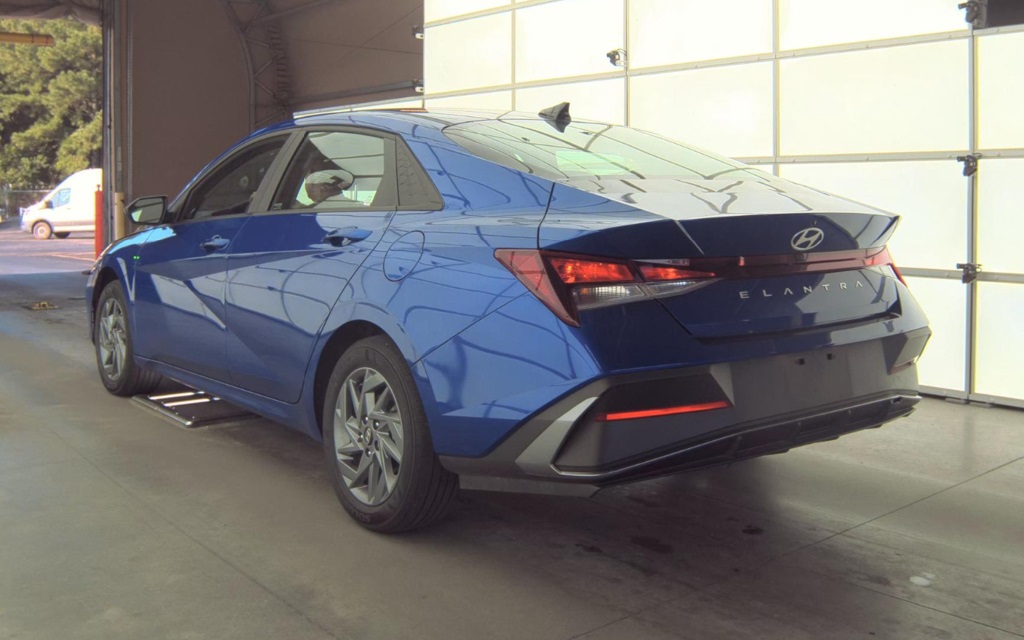 2024 Hyundai Elantra SEL photo 4