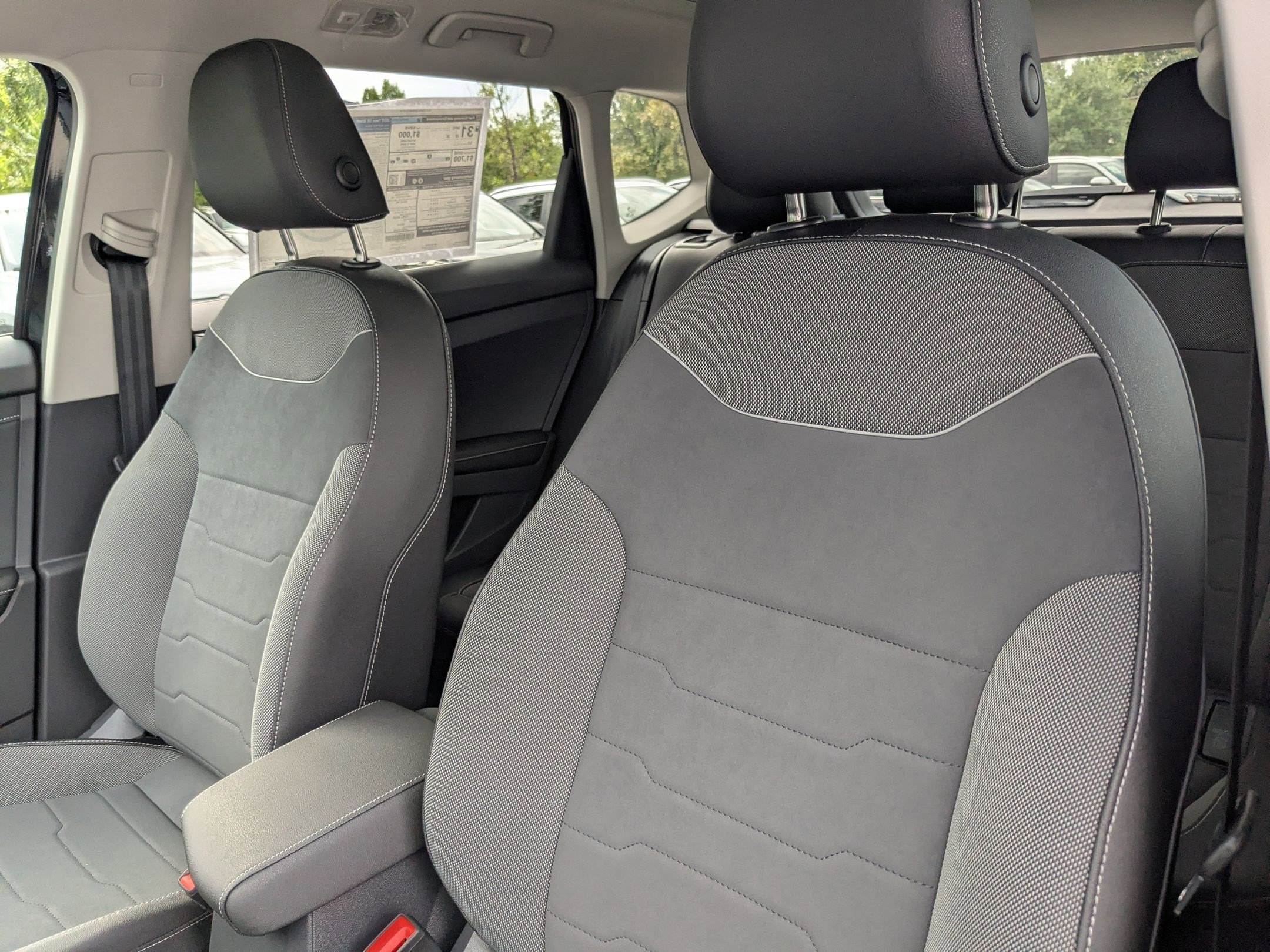 2025 Volkswagen Taos SE photo 4