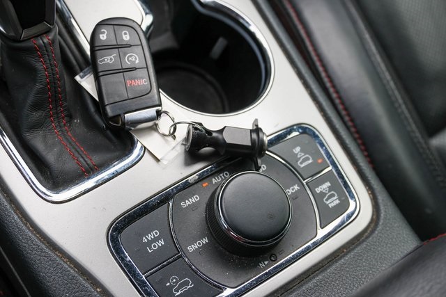 Used 2018 Red Jeep Trailhawk image 26