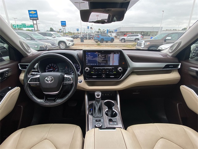 2021 Toyota Highlander Platinum photo 17