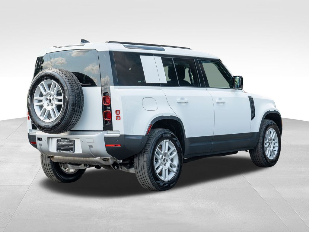 2025 Land Rover Defender 110 S photo 4