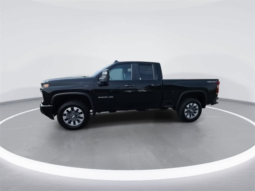 2025 Chevrolet Silverado 2500HD Custom photo 4