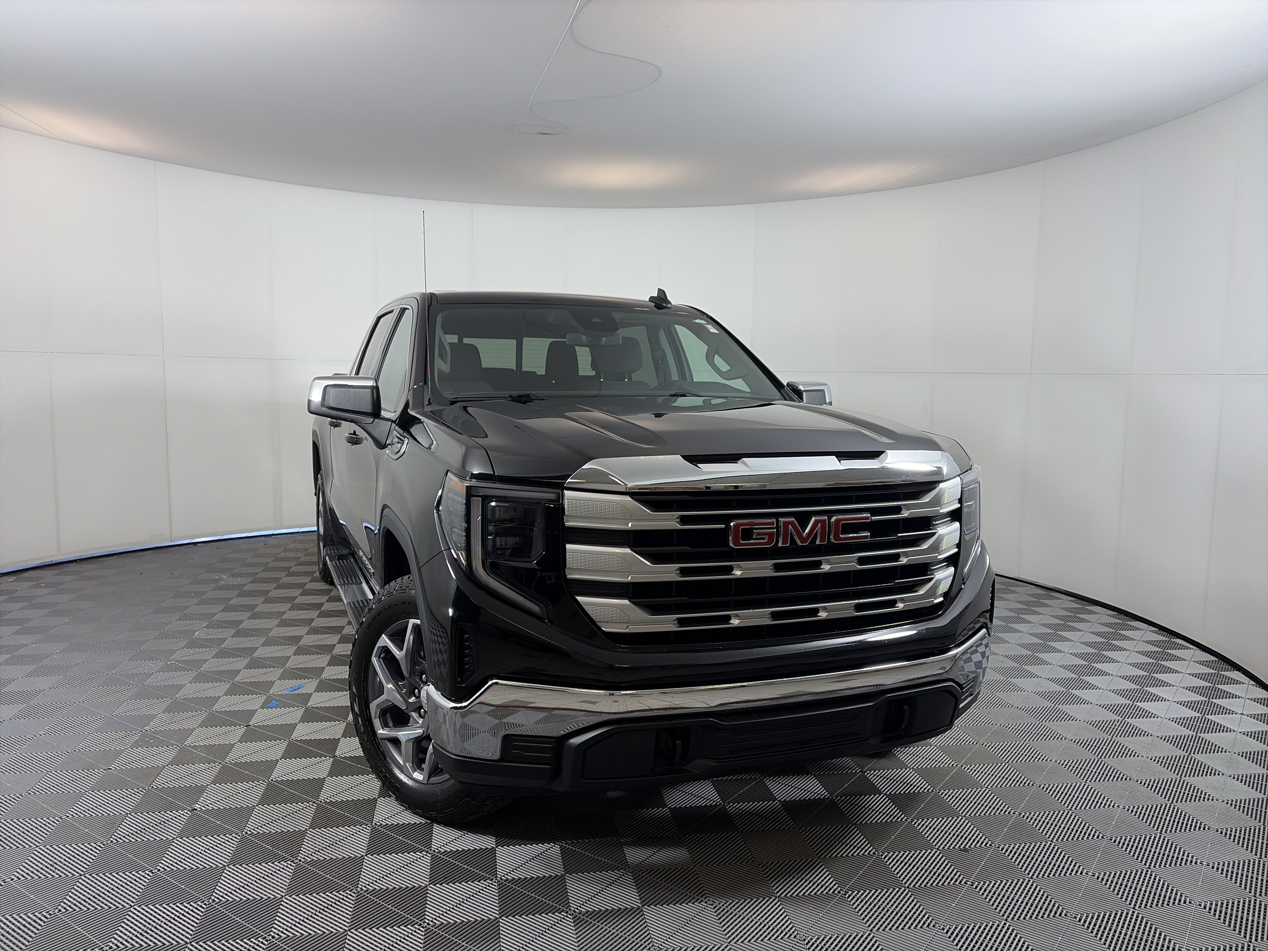 2023 GMC Sierra 1500 SLE's photo