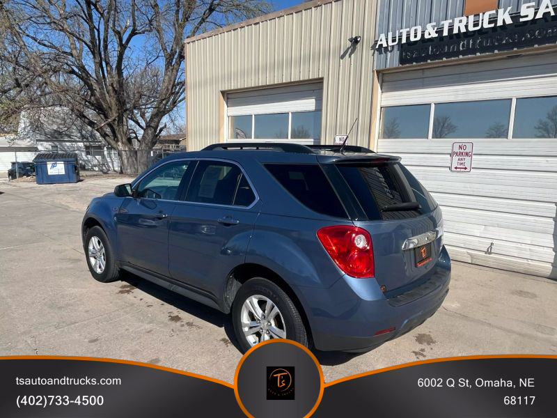 2011 Chevrolet Equinox LT photo 2