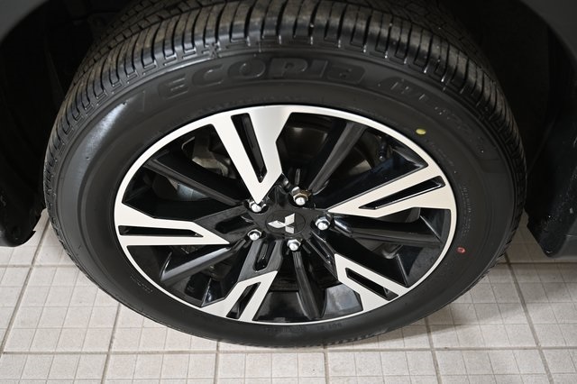 2024 Mitsubishi Eclipse Cross SE photo 17