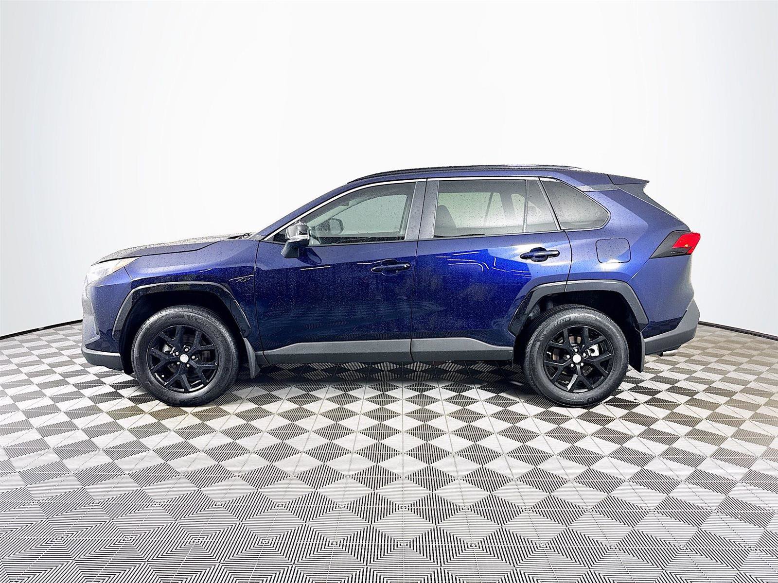 2023 Toyota RAV4 XLE photo 4