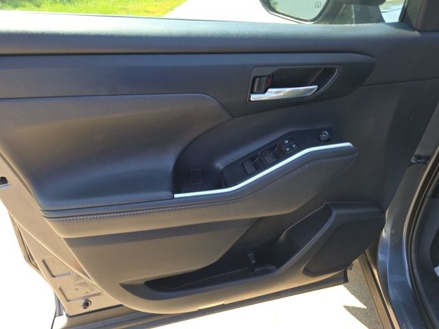 2021 Toyota Highlander XLE photo 10