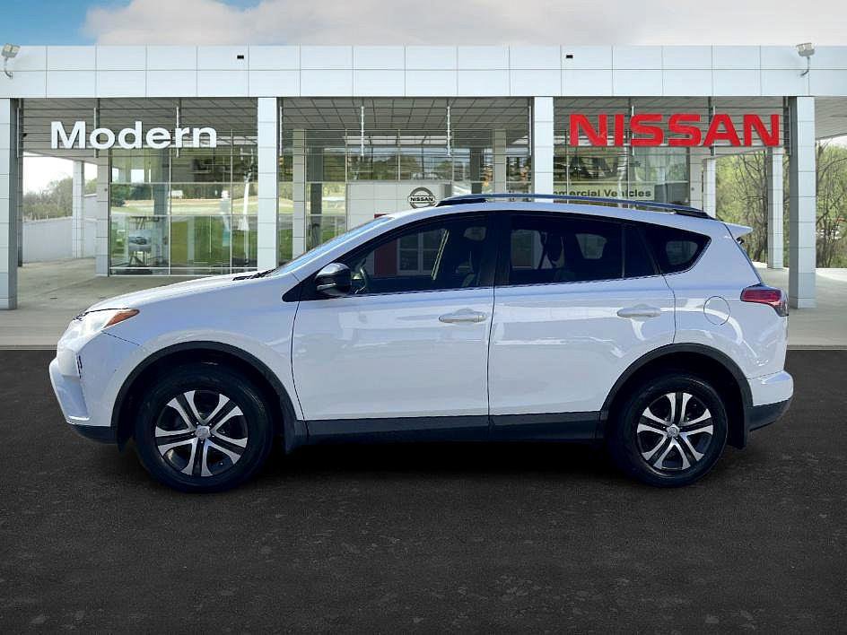 2017 Toyota RAV4 LE photo 2