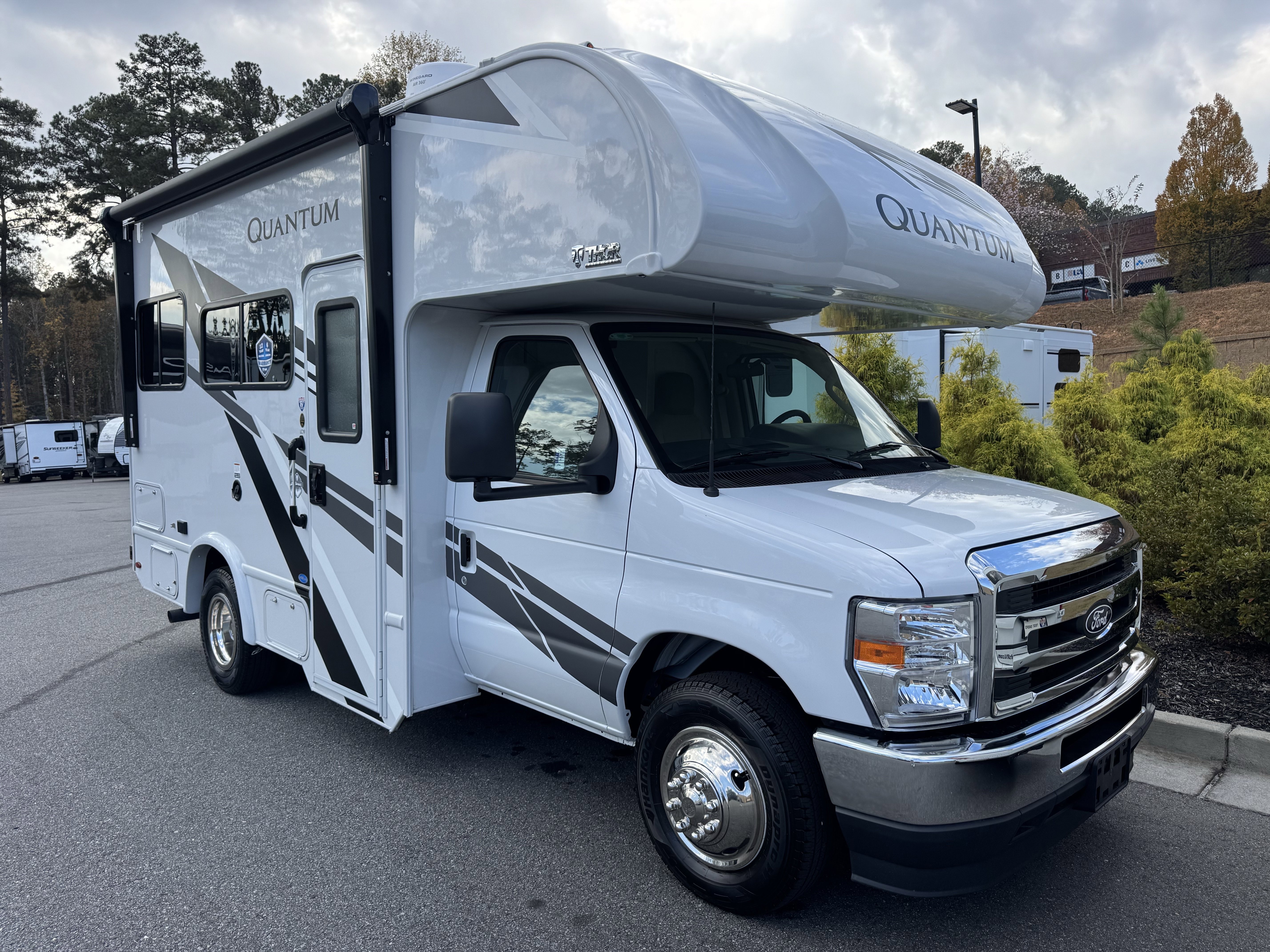 2026 Ford E-Series Cutaway Base's photo