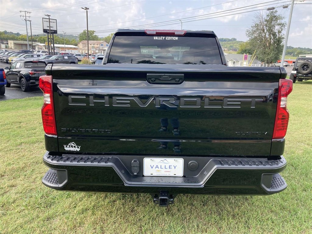 2026 Chevrolet Silverado 1500 Custom photo 4
