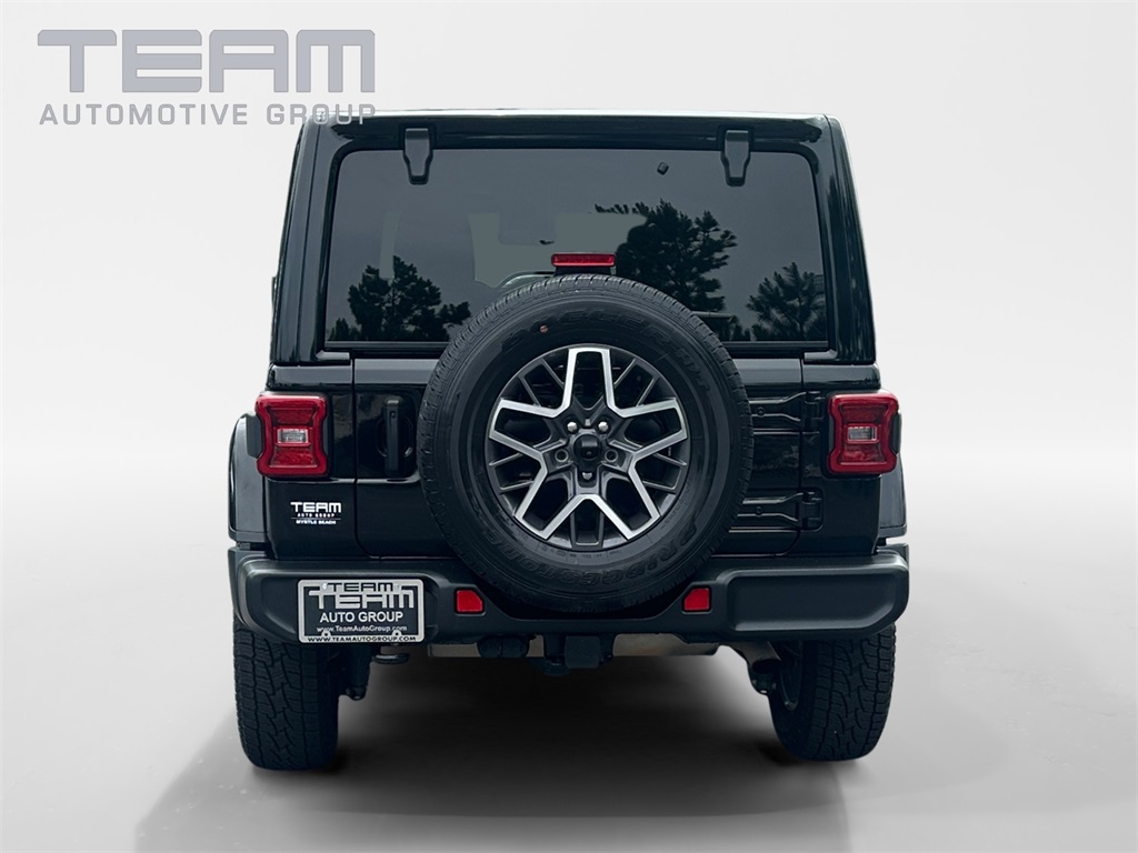 2024 Jeep Wrangler Sahara photo 6