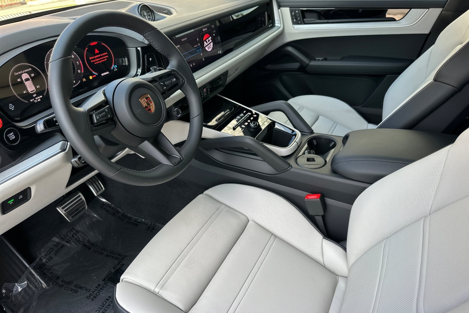 2025 Porsche Cayenne S photo 4