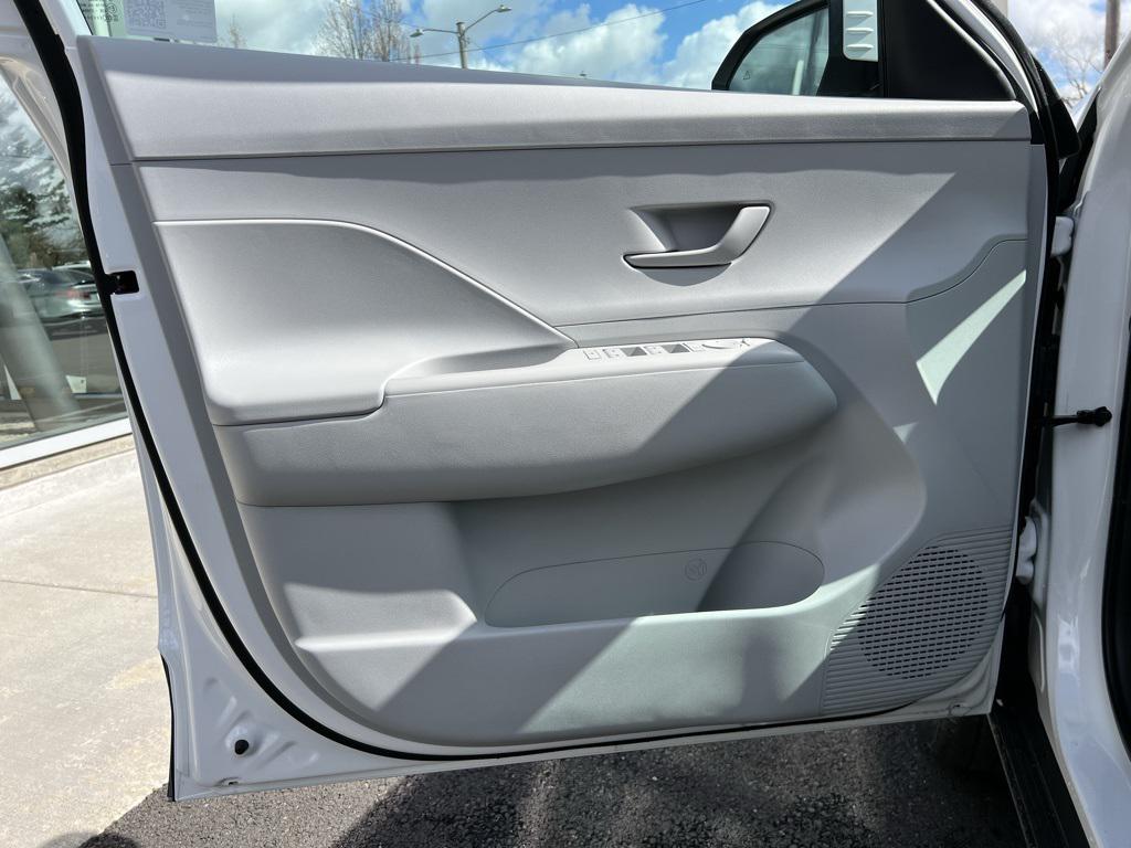 2025 Hyundai Kona SEL photo 8