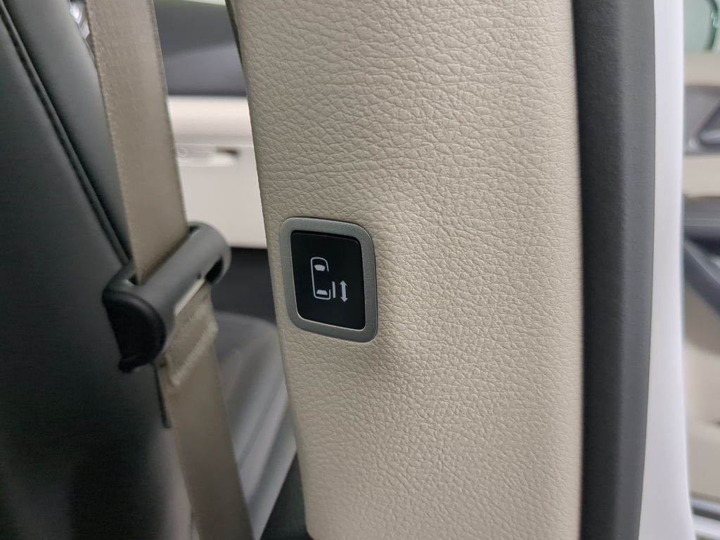 2024 Chrysler Pacifica Touring L photo 16