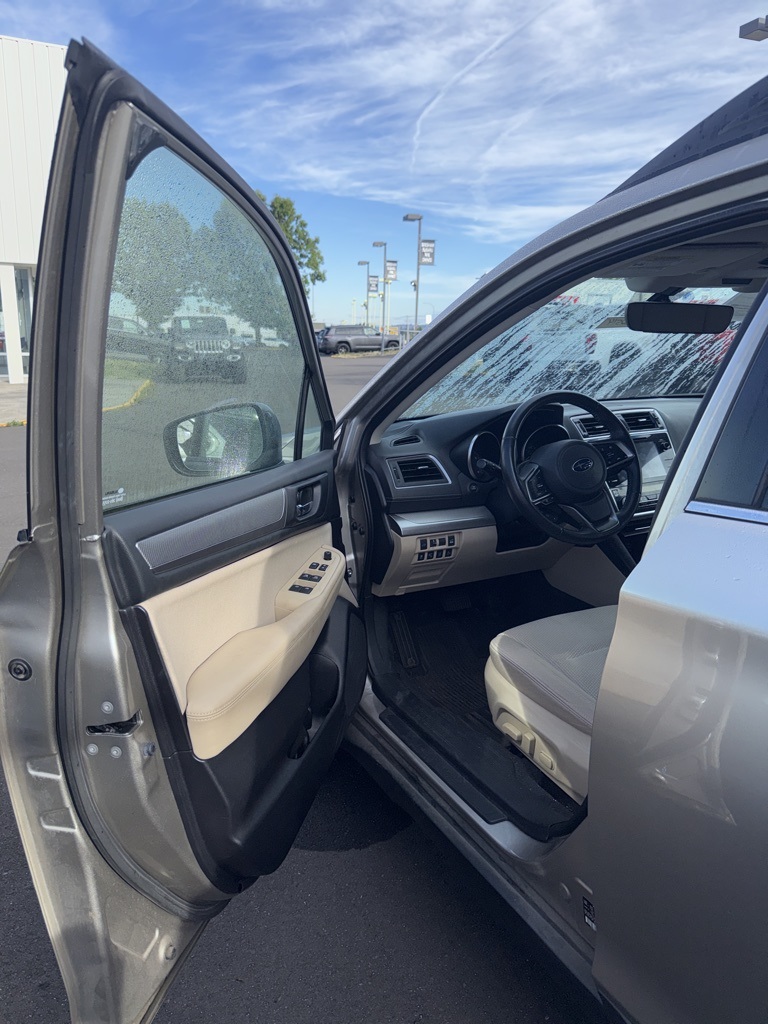 2018 Subaru Outback 2.5i Premium photo 3
