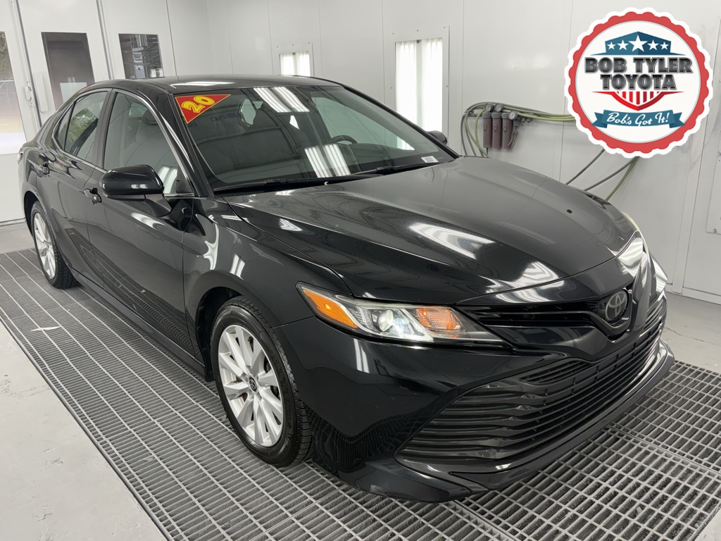 2020 Toyota Camry LE's photo