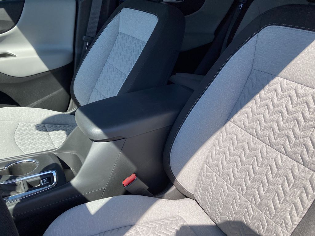 2022 Chevrolet Equinox LS photo 23