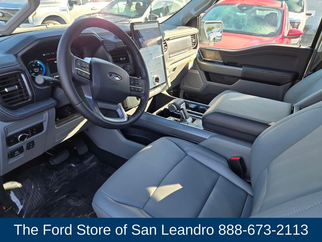 2025 Ford F-150 Lightning photo 2
