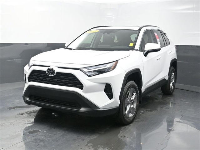 2025 Toyota RAV4 XLE's photo