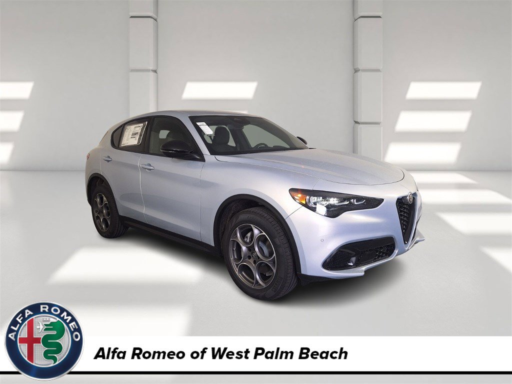 2025 Alfa Romeo Stelvio Base's photo