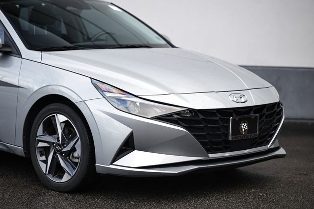 2023 Hyundai Elantra SEL Convenience photo 2