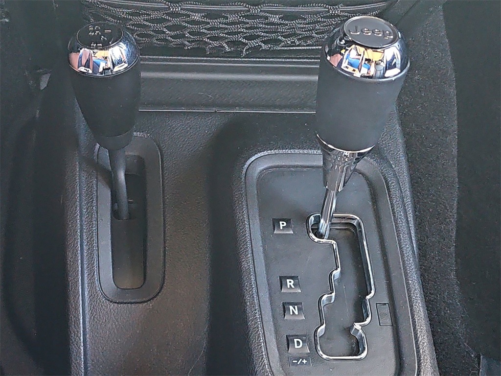 2016 Jeep Wrangler Unlimited Sahara photo 35
