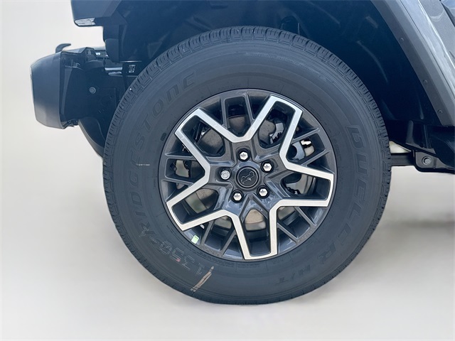 2025 Jeep Wrangler Sahara photo 25