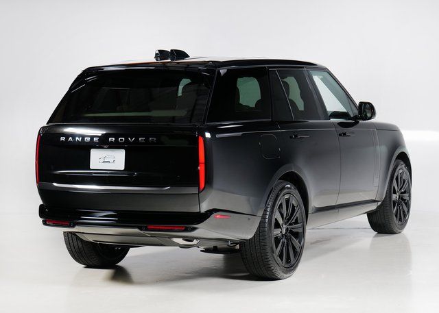 2025 Land Rover Range Rover SE photo 2