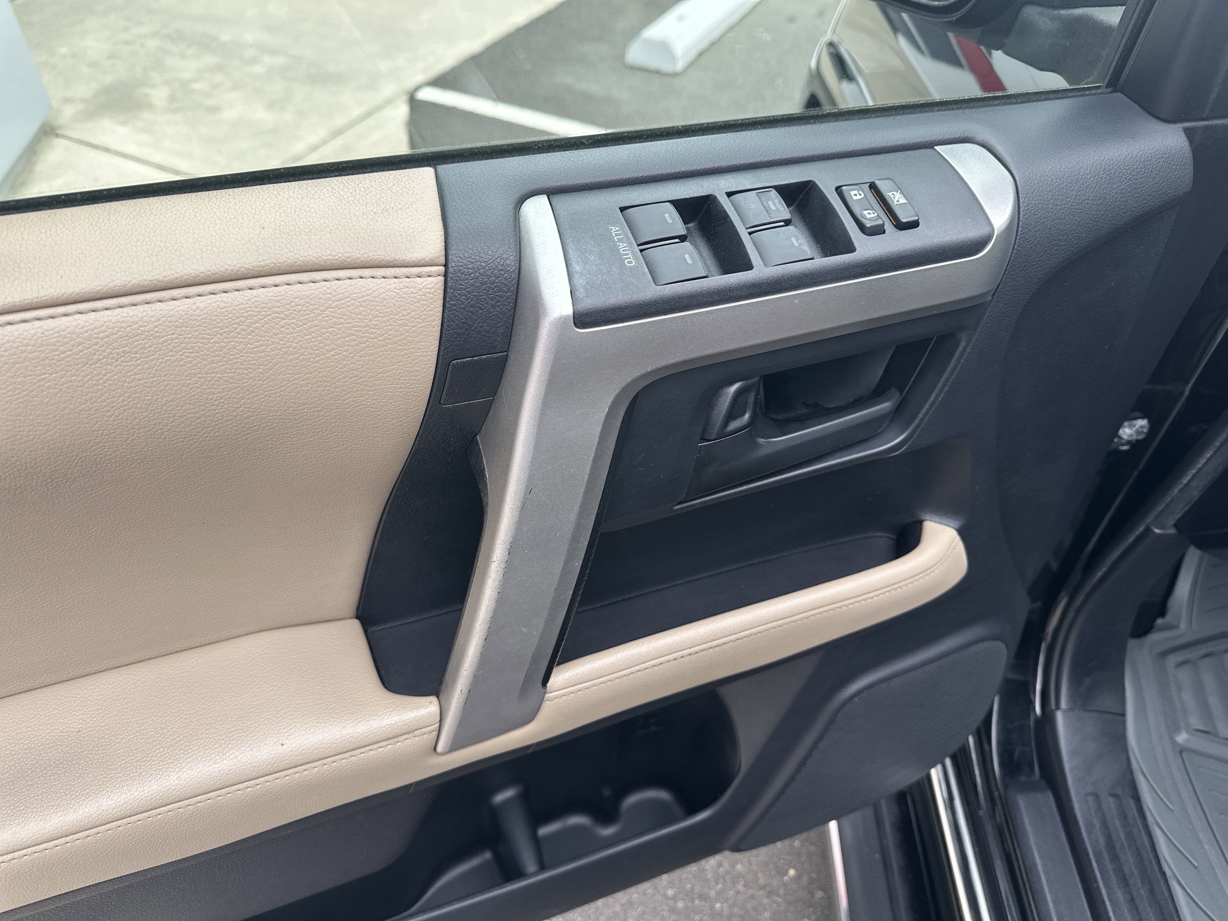 2011 Toyota 4Runner SR5 photo 2